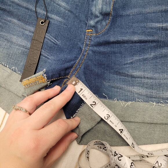 Blank NYC NWT roll over rolled hem shorts - Picture 2 of 7